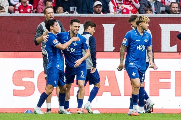 2. Fussball Bundesliga; Fortuna Düsseldorf 1895 - SV Darmstadt 98; 21.09.2025 Jubel nach dem 0:1 durch Hiroki Akiyama (SV Darmstadt 98, 16), Tor, Torjubel 2. Fussball Bundesliga, Fortuna Düsseldorf 1895 - SV Darmstadt 98 Düsseldorf, Merkur Spiel-Arena am 21.09.2025 DFL REGULATIONS PROHIBIT ANY USE OF PHOTOGRAPHS AS IMAGE SEQUENCES AND OR QUASI-VIDEO.