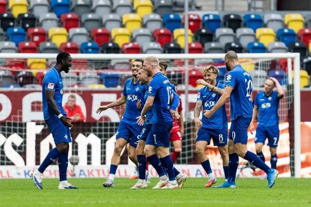 2. Fussball Bundesliga; Fortuna Düsseldorf 1895 - SV Darmstadt 98; 21.09.2025 Jubel nach dem 0:2 durch Fabian Nürnberger (SV Darmstadt 98, 15), Tor, Torjubel 2. Fussball Bundesliga, Fortuna Düsseldorf 1895 - SV Darmstadt 98 Düsseldorf, Merkur Spiel-Arena am 21.09.2025 DFL REGULATIONS PROHIBIT ANY USE OF PHOTOGRAPHS AS IMAGE SEQUENCES AND OR QUASI-VIDEO.