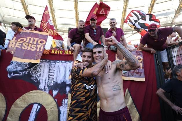 Roma™s Lorenzo Pellegrini, Roma™s Gianluca Mancini during the Serie A soccer match between Lazio and Roma at the Olympic Stadium in Rome, southern italy - Sunday, September 21 , 2025. - Soccer .  Copyright: xAlessandroxGarofalo LaPressex