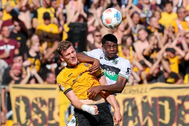 Christoph Daferner (Dynamo Dresden) und Ime Okon (Hannover 96) kaempfen um den Ball, 2. Bundesliga, Dynamo Dresden v Hannover 96, Rudolf-Harbig-Stadion am 21. September 2025 in Dresden, Deutschland. (Foto von Marco Steinbrenner DeFodi Images) Christoph Daferner (Dynamo Dresden) und Ime Okon (Hannover 96) battle for the ball, 2. Bundesliga, Dynamo Dresden v Hannover 96, Rudolf-Harbig-Stadion, September 21, 2025 in Dresden, Germany. (Photo by Marco Steinbrenner DeFodi Images) Christoph Daferner Dynamo Dresden and Ime Okon Hannover 96 battle for the ball, 2 Bundesliga, Dynamo Dresden v Hannover 96, Rudolf Harbig Stadion on September 21, 2025 in Dresden, Germany Photo by Marco Steinbrenner DeFodi Images Christoph Daferner Dynamo Dresden and Ime Okon Hannover 96 battle for the ball, 2 Bundesliga, Dynamo Dresden v Hannover 96, Rudolf Harbig Stadion, September 21, 2025 in Dresden, Germany Photo by Marco Steinbrenner DeFodi Images