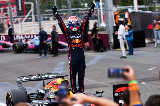 F1 - AZERBAIJAN GRAND PRIX 2025 VERSTAPPEN Max (ned), Red Bull Racing RB21, portrait celebration during the 2025 Formula 1 Qatar Airways Azerbaijan Grand Prix, 17th round of the 2025 FIA Formula One World Championship, WM, Weltmeisterschaft from September 19 to 21, 2025 on the Baku City Circuit, in Baku, Azerbaijan -  Copyright: xEricxAlonsox