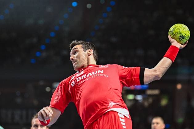 21.09.2025, xlakx, Handball Daikin HBL, Fuechse Berlin - MT Melsungen v.l. Villaplana (MT Melsungen) setzt zum Sprungwurf an Berlin