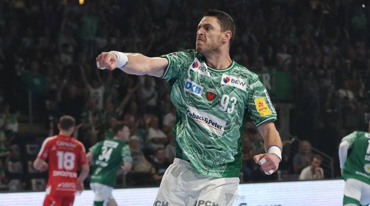 Torwart Dejan Milosavljev jubelt nach Torerfolg Freude Emotion Jubel Handball HBL Bundesliga Herren 5. Spieltag Saison 2025 2026 21.09.2025 Füchse Berlin vs MT Melsungen