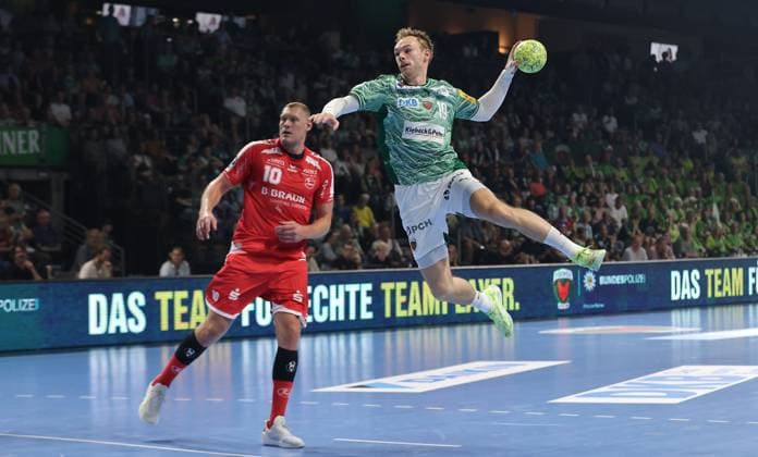 Dainis Kristopans, Mathias Gidsel erzielt ein Tor Zweikampf Spielszene Aktion Handball HBL Bundesliga Herren 5. Spieltag Saison 2025 2026 21.09.2025 Füchse Berlin vs MT Melsungen