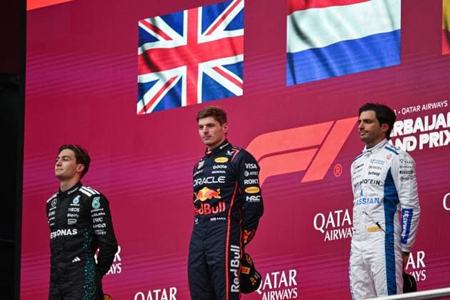 F1 - AZERBAIJAN GRAND PRIX 2025 VERSTAPPEN Max (ned), Red Bull Racing RB21, portrait SAINZ Carlos (spa), Williams Racing FW47, portrait RUSSELL George (gbr), Mercedes AMG F1 Team W16, portrait podium during the 2025 Formula 1 Qatar Airways Azerbaijan Grand Prix, 17th round of the 2025 FIA Formula One World Championship, WM, Weltmeisterschaft from September 19 to 21, 2025 on the Baku City Circuit, in Baku, Azerbaijan - Copyright: xANTONINxVINCENTx