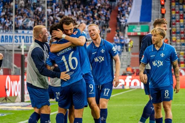 Jubel zum Tor zum 0:1 durch Hiroki Akiyama (SV Darmstadt 98, 16), GER, Fortuna Duesseldorf vs. SV Darmstadt 98, Fussball, 2. Bundesliga, 6. Spieltag, Saison 2025 2026, 21.09.2025, DFL REGULATIONS PROHIBIT ANY USE OF PHOTOGRAPHS AS IMAGE SEQUENCES AND OR QUASI-VIDEO, GER, Fortuna Duesseldorf vs. SV Darmstadt 98, Fussball, 2. Bundesliga, 6. Spieltag, Saison 2025 2026, 21.09.2025 Duesseldorf