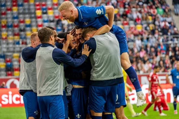 Jubel zum Tor zum 0:1 durch Hiroki Akiyama (SV Darmstadt 98, 16), GER, Fortuna Duesseldorf vs. SV Darmstadt 98, Fussball, 2. Bundesliga, 6. Spieltag, Saison 2025 2026, 21.09.2025, DFL REGULATIONS PROHIBIT ANY USE OF PHOTOGRAPHS AS IMAGE SEQUENCES AND OR QUASI-VIDEO, GER, Fortuna Duesseldorf vs. SV Darmstadt 98, Fussball, 2. Bundesliga, 6. Spieltag, Saison 2025 2026, 21.09.2025 Duesseldorf