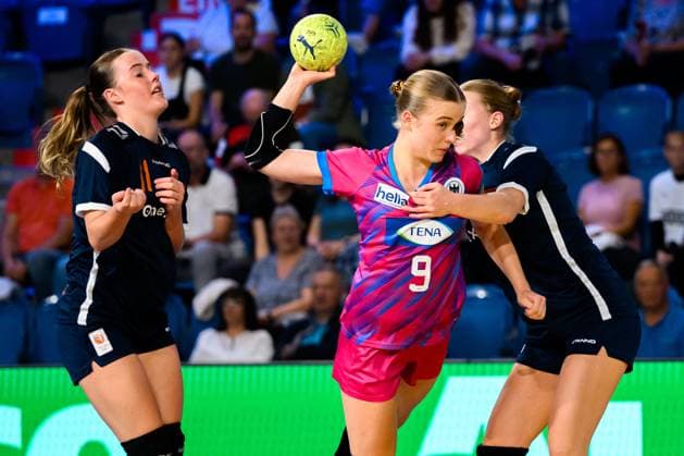 Krefeld: Handball wU18 Laenderspiel - Deutschland - Niederlande Nele Kurok (Deutschland) Krefeld Yala Arena Deutschland