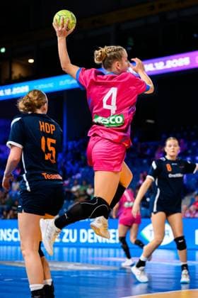 Krefeld: Handball wU18 Laenderspiel - Deutschland - Niederlande Hanna Walther (Deutschland) Krefeld Yala Arena Deutschland