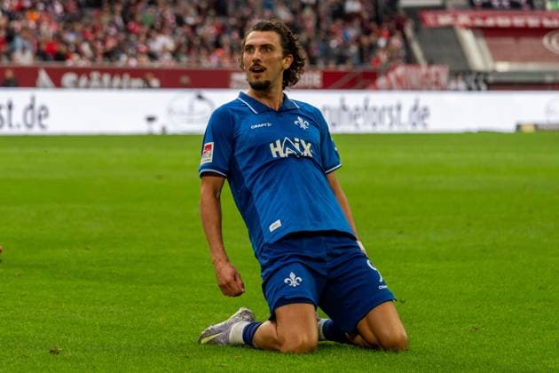 Jubel zum aberkannten Tor zum 0:3 durch Fraser Hornby (SV Darmstadt 98, 09), GER, Fortuna Duesseldorf vs. SV Darmstadt 98, Fussball, 2. Bundesliga, 6. Spieltag, Saison 2025 2026, 21.09.2025, DFL REGULATIONS PROHIBIT ANY USE OF PHOTOGRAPHS AS IMAGE SEQUENCES AND OR QUASI-VIDEO, GER, Fortuna Duesseldorf vs. SV Darmstadt 98, Fussball, 2. Bundesliga, 6. Spieltag, Saison 2025 2026, 21.09.2025 Duesseldorf