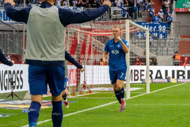 Jubel zum Tor zum 0:3 durch Isac Lidberg (SV Darmstadt 98, 07), GER, Fortuna Duesseldorf vs. SV Darmstadt 98, Fussball, 2. Bundesliga, 6. Spieltag, Saison 2025 2026, 21.09.2025, DFL REGULATIONS PROHIBIT ANY USE OF PHOTOGRAPHS AS IMAGE SEQUENCES AND OR QUASI-VIDEO, GER, Fortuna Duesseldorf vs. SV Darmstadt 98, Fussball, 2. Bundesliga, 6. Spieltag, Saison 2025 2026, 21.09.2025 Duesseldorf