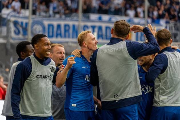 Jubel zum Tor zum 0:3 durch Isac Lidberg (SV Darmstadt 98, 07), GER, Fortuna Duesseldorf vs. SV Darmstadt 98, Fussball, 2. Bundesliga, 6. Spieltag, Saison 2025 2026, 21.09.2025, DFL REGULATIONS PROHIBIT ANY USE OF PHOTOGRAPHS AS IMAGE SEQUENCES AND OR QUASI-VIDEO, GER, Fortuna Duesseldorf vs. SV Darmstadt 98, Fussball, 2. Bundesliga, 6. Spieltag, Saison 2025 2026, 21.09.2025 Duesseldorf