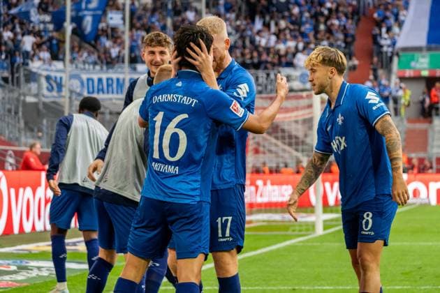 Jubel zum Tor zum 0:1 durch Hiroki Akiyama (SV Darmstadt 98, 16), GER, Fortuna Duesseldorf vs. SV Darmstadt 98, Fussball, 2. Bundesliga, 6. Spieltag, Saison 2025 2026, 21.09.2025, DFL REGULATIONS PROHIBIT ANY USE OF PHOTOGRAPHS AS IMAGE SEQUENCES AND OR QUASI-VIDEO, GER, Fortuna Duesseldorf vs. SV Darmstadt 98, Fussball, 2. Bundesliga, 6. Spieltag, Saison 2025 2026, 21.09.2025 Duesseldorf