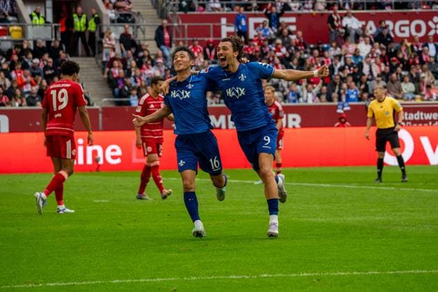 Jubel zum Tor zum 0:1 durch Hiroki Akiyama (SV Darmstadt 98, 16), GER, Fortuna Duesseldorf vs. SV Darmstadt 98, Fussball, 2. Bundesliga, 6. Spieltag, Saison 2025 2026, 21.09.2025, DFL REGULATIONS PROHIBIT ANY USE OF PHOTOGRAPHS AS IMAGE SEQUENCES AND OR QUASI-VIDEO, GER, Fortuna Duesseldorf vs. SV Darmstadt 98, Fussball, 2. Bundesliga, 6. Spieltag, Saison 2025 2026, 21.09.2025 Duesseldorf