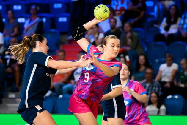 Krefeld: Handball wU18 Laenderspiel - Deutschland - Niederlande Fine Stenzel (Deutschland) Krefeld Yala Arena Deutschland