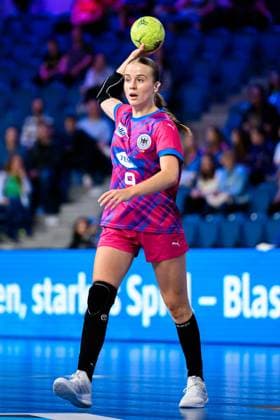 Krefeld: Handball wU18 Laenderspiel - Deutschland - Niederlande Fine Stenzel (Deutschland) Krefeld Yala Arena Deutschland