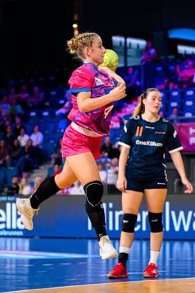 Krefeld: Handball wU18 Laenderspiel - Deutschland - Niederlande Hanna Walther (Deutschland) Krefeld Yala Arena Deutschland