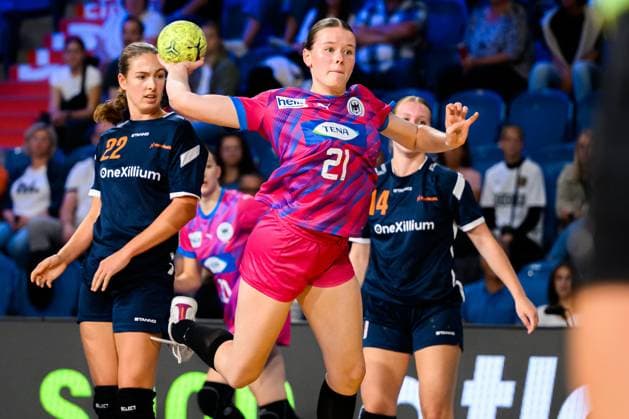 Krefeld: Handball wU18 Laenderspiel - Deutschland - Niederlande Victoria Hardekopf (Deutschland) Krefeld Yala Arena Deutschland