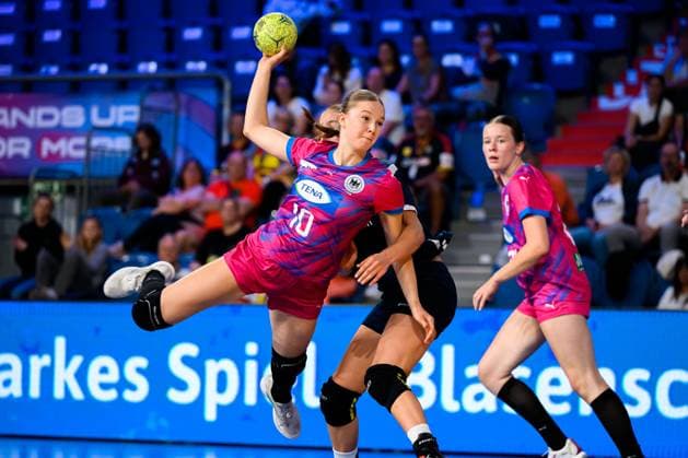 Krefeld: Handball wU18 Laenderspiel - Deutschland - Niederlande Jule-Marie Jördens Joerdens (Deutschland) Krefeld Yala Arena Deutschland