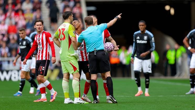 Sunderland v Aston Villa Premier League 21 09 2025. SENT OFF Sunderland defender Reinildo Mandava (17) fouls Aston Villa defender Matty Cash (2) and shown a red card and is sent off, during the Premier League match between Sunderland and Aston Villa at the Stadium Of Light, Sunderland, England on 21 September 2025. Editorial use only DataCo restrictions apply See www.football-dataco.com , Copyright: xSimonxDaviesx PSI-22884-0035