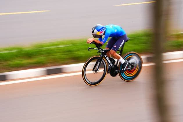 2025 UCI Road World Championships Picture by Zac Williams SWpix.com - 21 09 2025 - Cycling - 2025 UCI Road World Championships - BK Arena to Kigali Convention Centre, Kigali, Rwanda - Men Elite Individual Time Trial (ITT) - Matteo Sobrero (Italy) Copyright: x xSWpix.comx(t axPhotographyxHubxLtd)xZacxWilliams SWpix.comx SWP-3030-5236