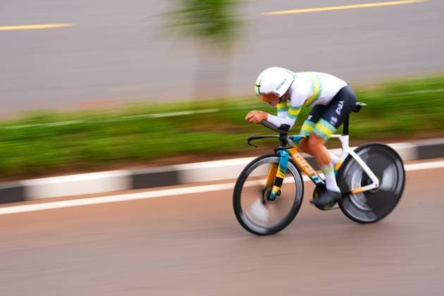 2025 UCI Road World Championships Picture by Zac Williams SWpix.com - 21 09 2025 - Cycling - 2025 UCI Road World Championships - BK Arena to Kigali Convention Centre, Kigali, Rwanda - Men Elite Individual Time Trial (ITT) - Lucas Plapp (Australia) Copyright: x xSWpix.comx(t axPhotographyxHubxLtd)xZacxWilliams SWpix.comx SWP-3030-5237