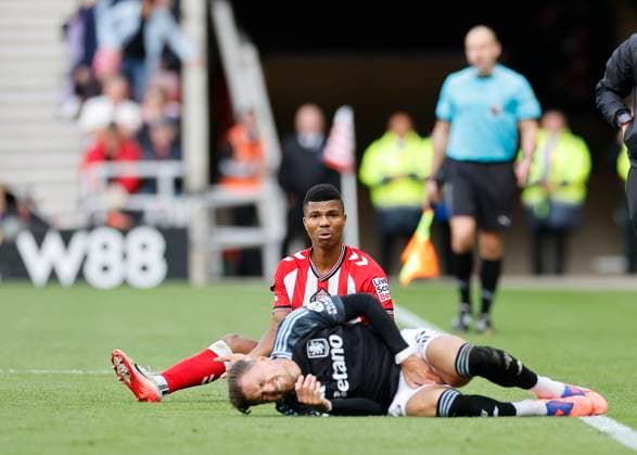 Sunderland v Aston Villa Premier League Matty Cash of Aston Villa (front) is fouled by Reinildo Mandava of Sunderland during the Premier League match at the Stadium Of Light, Sunderland UK Newspapers OUT Copyright: xFredxPalmerx FIL-22264-0071