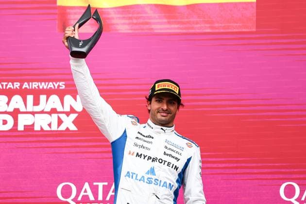 F1 - AZERBAIJAN GRAND PRIX 2025 SAINZ Carlos (spa), Williams Racing FW47, portrait podium celebration during the 2025 Formula 1 Qatar Airways Azerbaijan Grand Prix, 17th round of the 2025 FIA Formula One World Championship, WM, Weltmeisterschaft from September 19 to 21, 2025 on the Baku City Circuit, in Baku, Azerbaijan - BakuAzerbaijan  Copyright: xEricxAlonsox