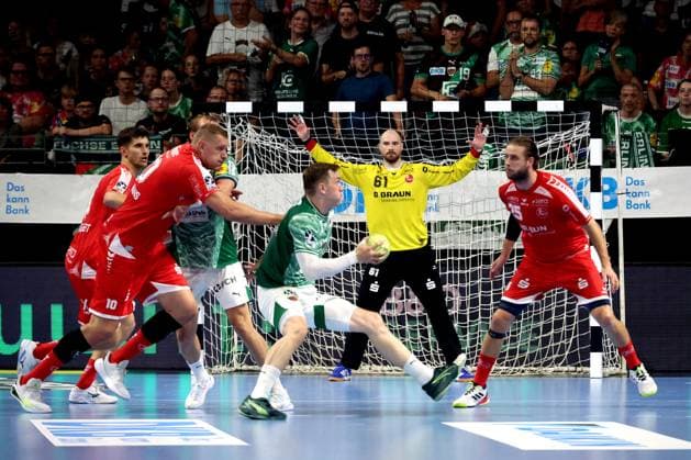 DEU, DHB, 1.HBL, Fuechse Berlin vs. Melsungen, 21.09.2025, Max-Schmeling-Halle, Berlin, DEU, DHB, 1.HBL, Fuechse Berlin vs. Melsungen, im Bild Lasse Andersson (Fuechse Berlin 11), Dainis Kristopans (MT Melsungen 10), Olle Forsell Schefvert (MT Melsungen 25), Laszlo Bartucz (MT Melsungen 61)