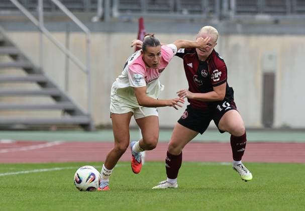 21.09.2025 - Fussball - Saison 2025 2026 - 1. Google Pixel Frauen Bundesliga - 03. Spieltag: 1. FC Nürnberg FCN ( Club Clubfrauen ) - Bayer 04 Leverkusen - Sportfoto Zink DaMa - xdaxma - Carlotta Wamser (37, Bayer 04 Leverkusen ) Aleigh Gambone (16, 1. FC Nürnberg FCN )