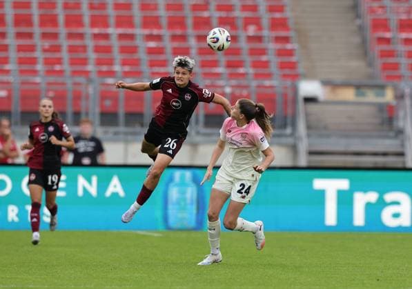 21.09.2025 - Fussball - Saison 2025 2026 - 1. Google Pixel Frauen Bundesliga - 03. Spieltag: 1. FC Nürnberg FCN ( Club Clubfrauen ) - Bayer 04 Leverkusen - Sportfoto Zink DaMa - xdaxma - Aneta Polaskova (26, 1. FC Nürnberg FCN ) Lilla Turanyi (24, Bayer 04 Leverkusen )