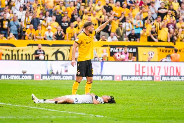 21.09.2025, xomx, Fussball 2.Bundesliga, Dynamo Dresden - Hannover 96 v.l. Hayate Matsuda (Hannover 96) am Boden (DFL DFB REGULATIONS PROHIBIT ANY USE OF PHOTOGRAPHS as IMAGE SEQUENCES and or QUASI-VIDEO) Dresden