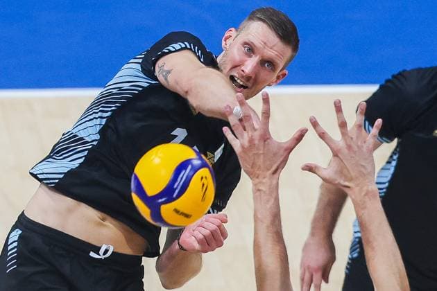 (250921) -- PASAY CITY, Sept. 21, 2025 -- Pablo Sergio Koukartsev of Argentina competes during the round of 16 match between Italy and Argentina at the FIVB Men s World Championship, WM, Weltmeisterschaft 2025 in Pasay City, the Philippines, on Sept. 21, 2025. ) (SP)PHILIPPINES-QUEZON CITY-VOLLEYBALL-FIVB MEN S WORLD CHAMPIONSHIP 2025-ITA VS ARG ROUELLExUMALI 