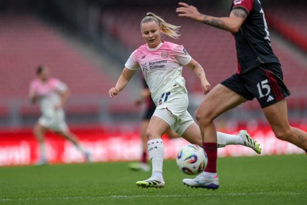 DEU, Nürnberg, FC Nürnberg vs Bayer Leverkusen, Google Pixel Bundesliga, DFB, Saison 2526, Max-Morlock-Stadion, 3. Spieltag, im Bild v.l.n.r: Vanessa Fudalla (Bayer Leverkusen 21) DFB DFL REGULATIONS PROHIBIT ANY USE OF PHOTOGRAPHS AS IMAGE SEQUENCES AND OR QUASI-VIDEO, 21.09.2025, Copyright: HMBxMedia HendrikxHamelau