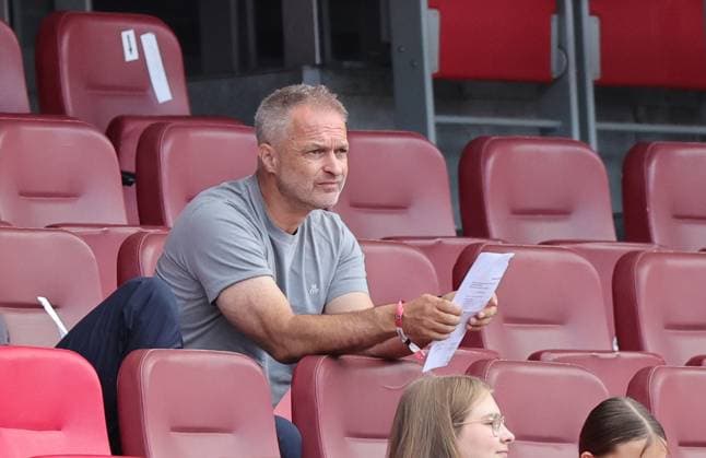21.09.2025 - Fussball - Saison 2025 2026 - 1. Google Pixel Frauen Bundesliga - 03. Spieltag: 1. FC Nürnberg FCN ( Club Clubfrauen ) - Bayer 04 Leverkusen - Sportfoto Zink DaMa - xdaxma - Christian Wück ( Trainer, Deutschland Deutsche Nationalmannschaft ) auf Tribüne - beobachtet Spiel