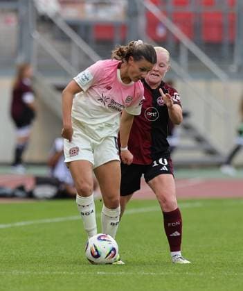 21.09.2025 - Fussball - Saison 2025 2026 - 1. Google Pixel Frauen Bundesliga - 03. Spieltag: 1. FC Nürnberg FCN ( Club Clubfrauen ) - Bayer 04 Leverkusen - Sportfoto Zink DaMa - xdaxma - Katharina Piljic (6, Bayer 04 Leverkusen ) Aleigh Gambone (16, 1. FC Nürnberg FCN )