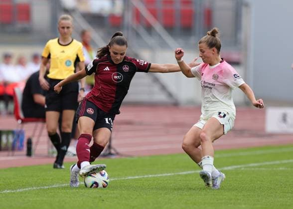 21.09.2025 - Fussball - Saison 2025 2026 - 1. Google Pixel Frauen Bundesliga - 03. Spieltag: 1. FC Nürnberg FCN ( Club Clubfrauen ) - Bayer 04 Leverkusen - Sportfoto Zink DaMa - xdaxma - Sanja Homann (19, 1. FC Nürnberg FCN ) Kristin Kögel Koegel (11, Bayer 04 Leverkusen )