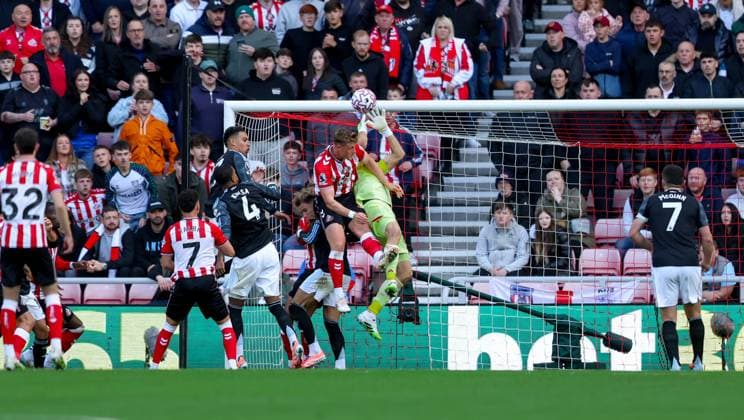 Sunderland v Aston Villa Premier League 21 09 2025. Sunderland defender Daniel Ballard (5) fouls Aston Villa goalkeeper Emiliano Martinez (23) during the Premier League match between Sunderland and Aston Villa at the Stadium Of Light, Sunderland, England on 21 September 2025. Editorial use only DataCo restrictions apply See www.football-dataco.com , Copyright: xSimonxDaviesx PSI-22884-0036