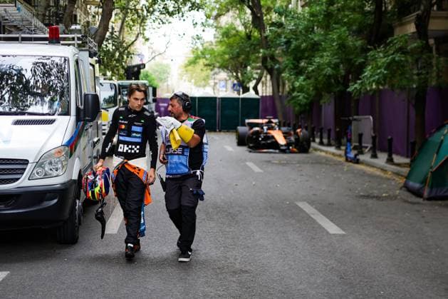 F1 - AZERBAIJAN GRAND PRIX 2025 PIASTRI Oscar (aus), McLaren F1 Team MCL39, portrait walking in the streets after his crash on the first lap during the 2025 Formula 1 Qatar Airways Azerbaijan Grand Prix, 17th round of the 2025 FIA Formula One World Championship, WM, Weltmeisterschaft from September 19 to 21, 2025 on the Baku City Circuit, in Baku, Azerbaijan - BakuAzerbaijan  Copyright: xFLORENTxGOODENx