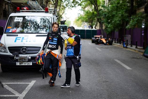 F1 - AZERBAIJAN GRAND PRIX 2025 PIASTRI Oscar (aus), McLaren F1 Team MCL39, portrait walking in the streets after his crash on the first lap during the 2025 Formula 1 Qatar Airways Azerbaijan Grand Prix, 17th round of the 2025 FIA Formula One World Championship, WM, Weltmeisterschaft from September 19 to 21, 2025 on the Baku City Circuit, in Baku, Azerbaijan - BakuAzerbaijan  Copyright: xFLORENTxGOODENx