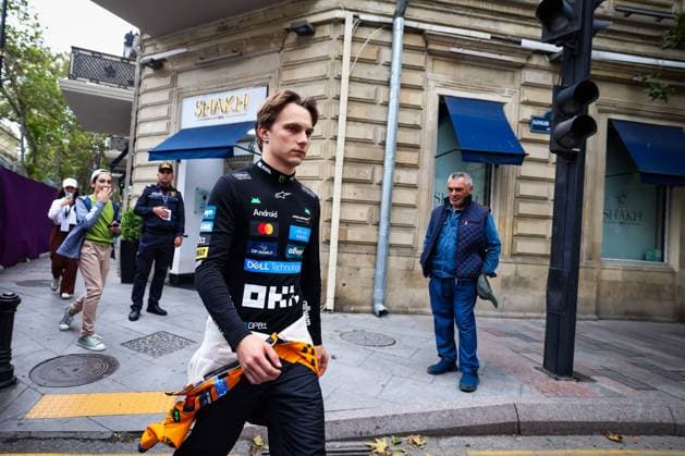 F1 - AZERBAIJAN GRAND PRIX 2025 PIASTRI Oscar (aus), McLaren F1 Team MCL39, portrait walking in the streets after his crash on the first lap during the 2025 Formula 1 Qatar Airways Azerbaijan Grand Prix, 17th round of the 2025 FIA Formula One World Championship, WM, Weltmeisterschaft from September 19 to 21, 2025 on the Baku City Circuit, in Baku, Azerbaijan - BakuAzerbaijan  Copyright: xFLORENTxGOODENx