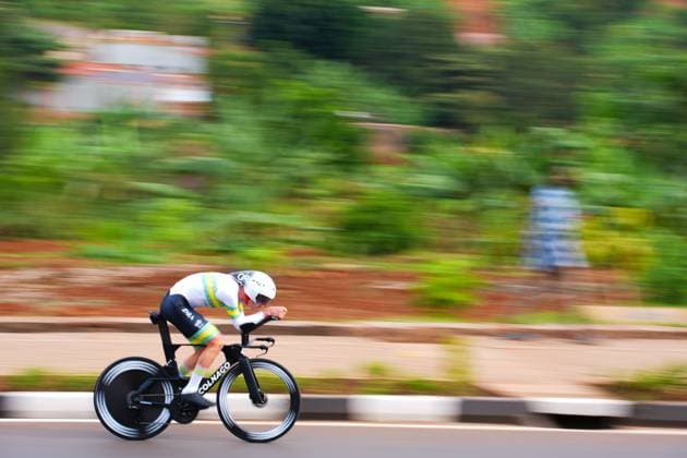 2025 UCI Road World Championships Picture by Zac Williams SWpix.com - 21 09 2025 - Cycling - 2025 UCI Road World Championships - BK Arena to Kigali Convention Centre, Kigali, Rwanda - Men Elite Individual Time Trial (ITT) - Jay Vine (Australia) Copyright: x xSWpix.comx(t axPhotographyxHubxLtd)xZacxWilliams SWpix.comx SWP-3030-5312