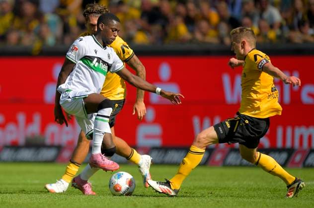 21.09.2025, 2. Bundesliga, Dynamo Dresden - Hannover 96, Hannovers Noel Nkili Aseko, gegen Drersdens Niklas Hauptmann, (c) Dresden