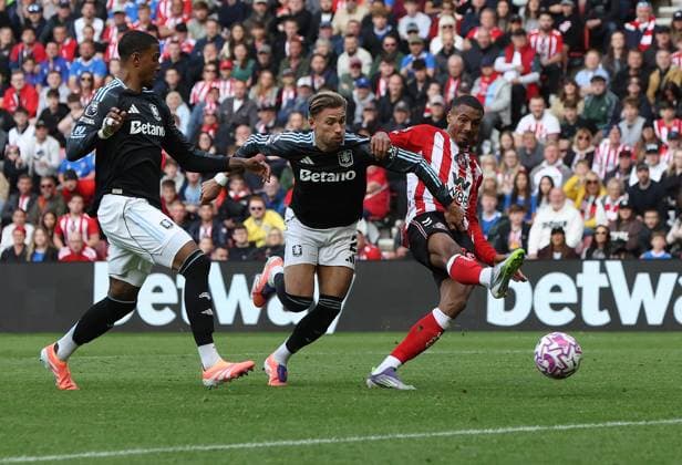 Sunderland, England, 21st September 2025. Wilson Isidor (R) of Sunderland shoots to score during the Sunderland vs Aston Villa Premier League match at the Stadium Of Light, Sunderland. Picture credit should read: Nigel Roddis Sportimage EDITORIAL USE ONLY. No use with unauthorised audio, video, data, fixture lists, club league logos or live services. Online in-match use limited to 120 images, no video emulation. No use in betting, games or single club league player publications. SPI_025_NR_NEWC_ASTO SPI-4153-0024