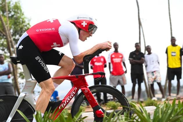 2025 UCI Road World Championships Picture by Simon Wilkinson SWpix.com - 21 09 2025 - Cycling - 2025 UCI Road World Championships - BK Arena to Kigali Convention Centre, Kigali, Rwanda - Men Elite Individual Time Trial (ITT) - Stefan Kung (Switzerland) Copyright: x xSWpix.comx(t axPhotographyxHubxLtd)xSimonxWilkinson SWpix.comx SWP-3030-5335