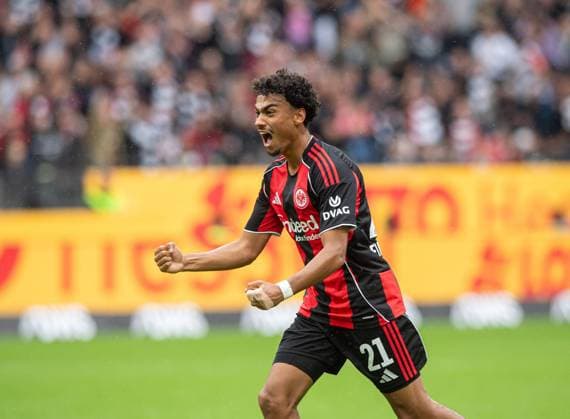 Fußball, Herren, 1. Bundesliga, Saison 2025 2026, (4. Spieltag), Eintracht Frankfurt - 1. FC Union Berlin, Nathaniel Brown (Eintracht Frankfurt), Jubel nach Tor zum 1:2, 21.09. 2025, *** Soccer, Men, 1 Bundesliga, Season 2025 2026, Matchday 4 , Eintracht Frankfurt 1 FC Union Berlin, Nathaniel Brown Eintracht Frankfurt , Celebration after goal to 1 2, 21 09 2025, Copyright: xSebastianxRäppold MatthiasxKochx