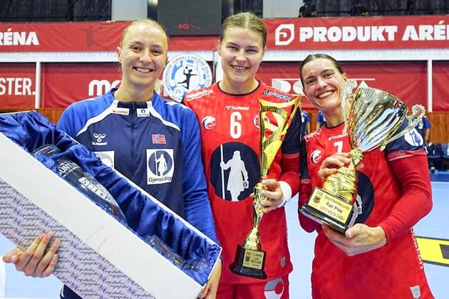 Women s World Handball Championship Qualifiers Czech Republic Norway Cheb, Czech Republic 20250921 Norway s Henny Ella Reistad, Maren Nyland Aardahl and Stine Ruscetta Skogrand left after the friendly match in women s handball between the Czech Republic and Norway at Sports hall TJ Lokomotiva Photo Terje Pedersen NTB Cheb Czech Republic EDITORIAL USE ONLY RESTRICTED USE FOR BETTING COMPANIES  Copyright: xTerjexPedersenx xNTBx