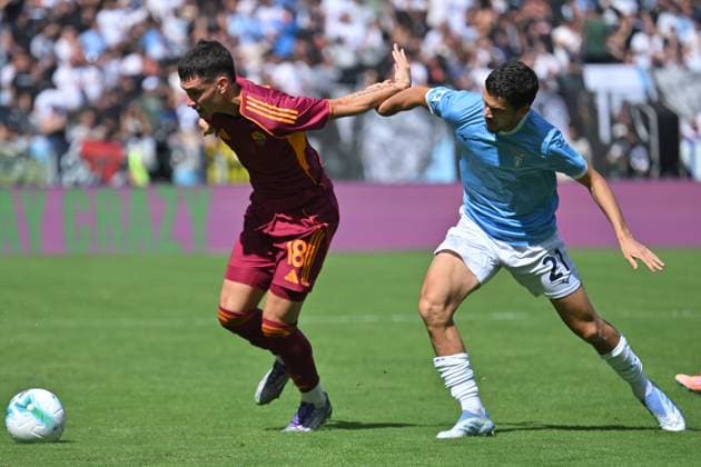 Soccer, serie A Enilive match, SS Lazio v AS Roma Matias Soule of AS Roma,Reda Belahyane of SS Lazio during the serie A Enilive match between SS Lazio v Roma at olimpico stadium in Rome September 21st, 2025 Imago-Images Emmefoto Copyright: xImago-Images Emmefotox