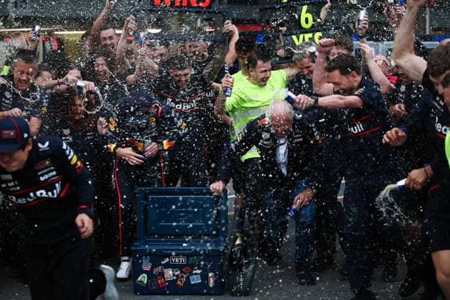 F1 - AZERBAIJAN GRAND PRIX 2025 VERSTAPPEN Max (ned), Red Bull Racing RB21, portrait, MARKO Helmut (aut), Drivers™ Manager of Red Bull Racing, portrait and TSUNODA Yuki (jap), Red Bull Racing RB21, portrait, celebration during the 2025 Formula 1 Qatar Airways Azerbaijan Grand Prix, 17th round of the 2025 FIA Formula One World Championship, WM, Weltmeisterschaft from September 19 to 21, 2025 on the Baku City Circuit, in Baku, Azerbaijan - BakuAzerbaijan Copyright: xEricxAlonsox