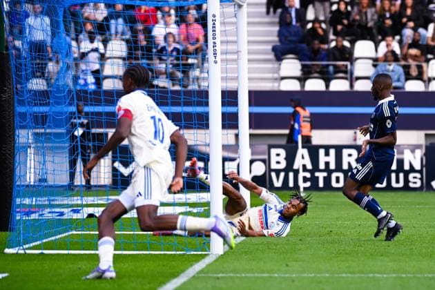 FOOTBALL : Paris FC vs Strasbourg - Ligue 1 - 21 09 2025 Guela Doue ( 22 - Strasbourg ) scores a goal during the Ligue 1 match between Paris FC and RC Strasbourg Alsace at Stade Jean Bouin on September 21, 2025 in Paris, France. ( Photo by Federico Pestellini PsnewZ ) - ParisFrance  Copyright: xFedericoxPestellinix